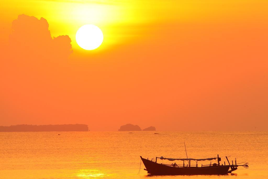 Hotel Lux Ngwesaung Exterior foto